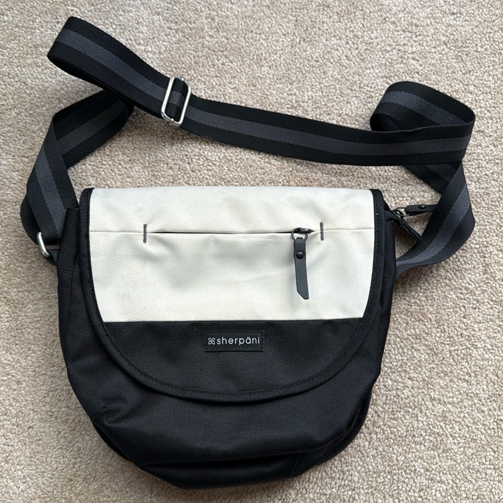 Sherpani crossbody bag